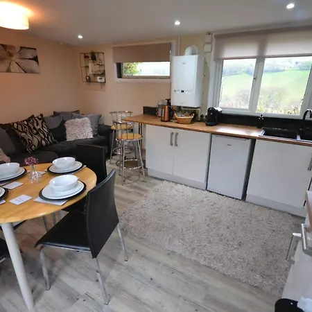 Stunning 2-Bed Cabin in Nantglyn Denbigh Exterior foto