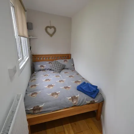 Stunning 2-Bed Cabin in Nantglyn Denbigh Exterior foto
