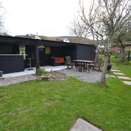 Stunning 2-Bed Cabin in Nantglyn Denbigh Exterior foto